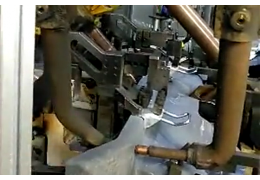 深圳鴻栢科技次高頻機(jī)器人點(diǎn)焊鉗，助力大眾全新SUV